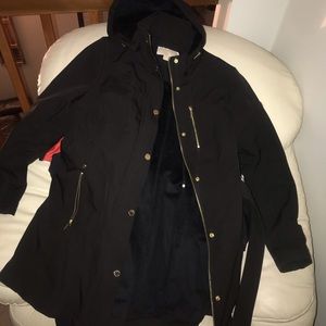 EXCELENT CONDITION Michael Kors Trench Coat w Belt